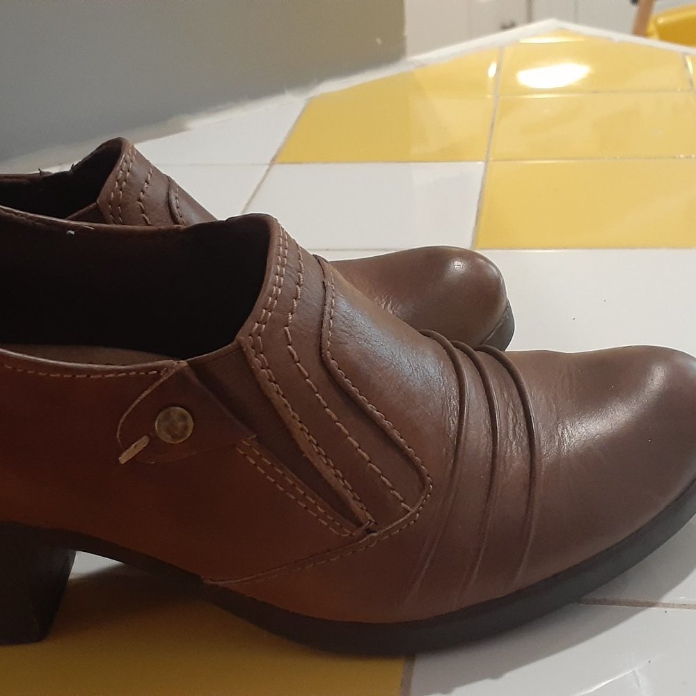 Earth Origins Ankle boots, size 6